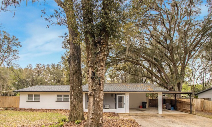 Gainesville House | Gainesville Getaway - Spacious, Fire Pit & Yard!