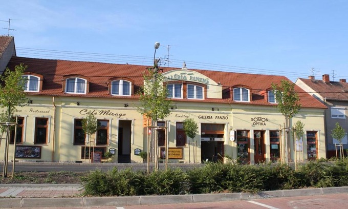 Sarvar House | Top-Rated Galéria Panzió: Family-Friendly Escape