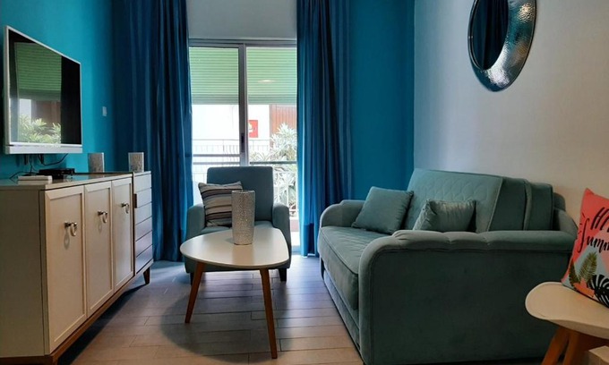 Nea Potidaia Apartment | Gala Apartment: Oceanfront Escape with 9.6/10 Guest Rating