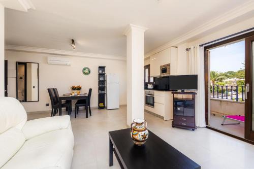 Cala Ratjada Apartment | Ideal Gala Hotel: Family-Friendly Retreat with Great Ratings