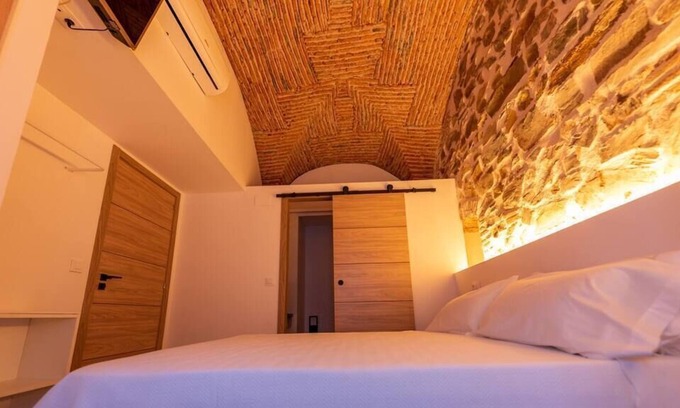 San Juan Apartment | Galarza Deluxe House XVI-XVII: Family-Friendly Retreat