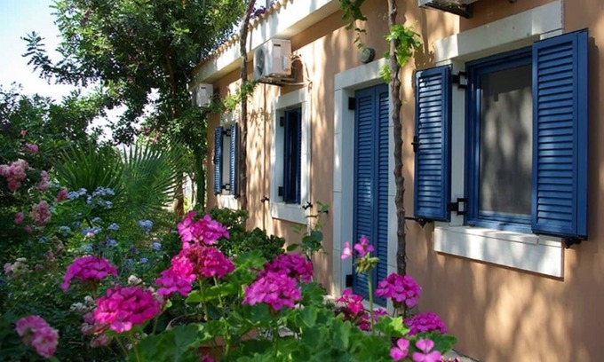Faistos Apartment | Galatia Yellow