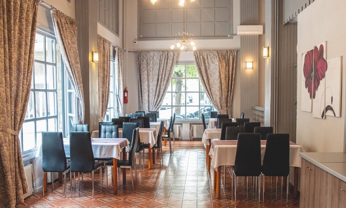 Kalambaka House | Galaxy Hotel: Guest Rated 9.4 with Breakfast & Family Fun