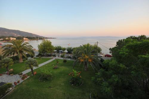 Komnina Apartment | Oceanfront Getaway at Galazia Akti - Rated 9/10 by Guests