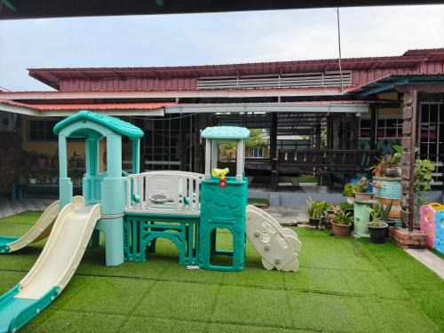 Sekinchan House | Galeri Merah Teratak Anak Amas