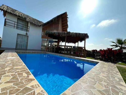 Chincha Baja House | Galia Chincha® Casa de Playa: Poolside Family Getaway