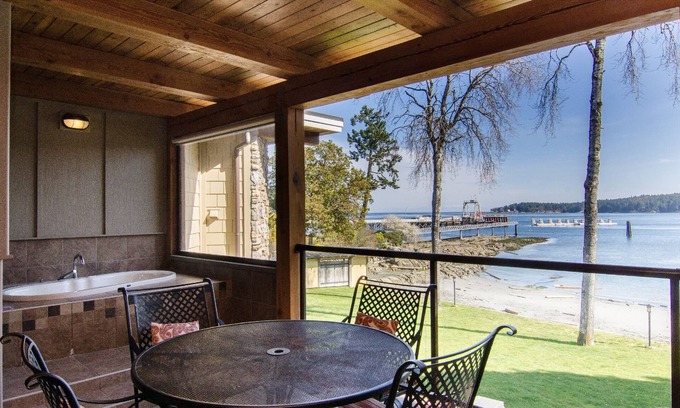 Sturdies Bay Hotel | Cozy Galiano Oceanfront Inn & Spa with Eco-Friendly Amenities