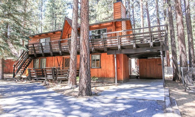 Summit Estates House | Experience Gallagher's West: Deck, Barbecue & Fun Activities!