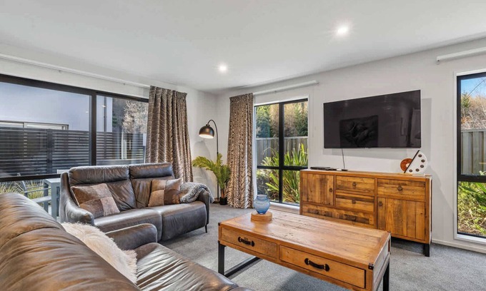 Arthur's Point Apartment | Gallerie Coronet Summ