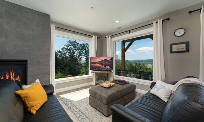 Carrolls Cabin | Experience Kalama Oaks: Private Suite with River Views