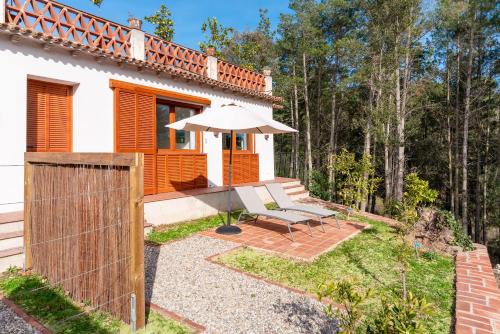 Can Ginebre Apartment | Gallinero - Family-Friendly Apartment in a Catalan Oasis