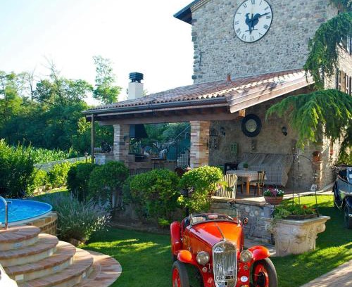 Monzambano Bed & Breakfast | Gallo delle Pille Country House: 4-Star Retreat with Pool