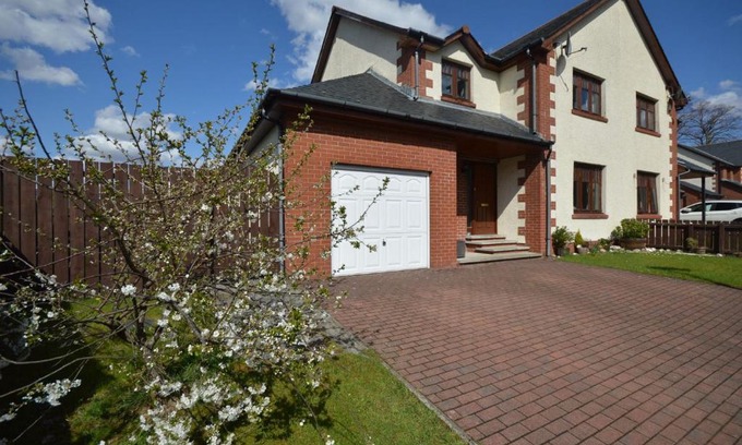 Fort William House | Gallunach House: Family-Friendly Retreat with High Ratings