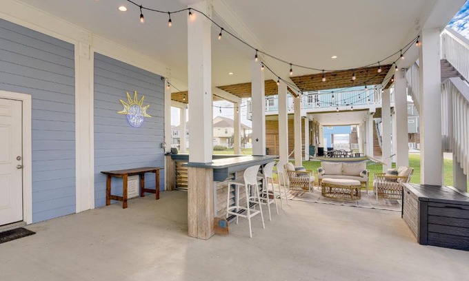 Galveston House | Coastal Getaway with Pool Access Steps from the Beach