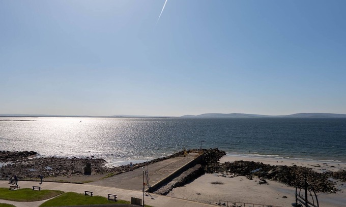 Galway Apartment | Spacious Galway Bay Sea View Apartments in Salthill