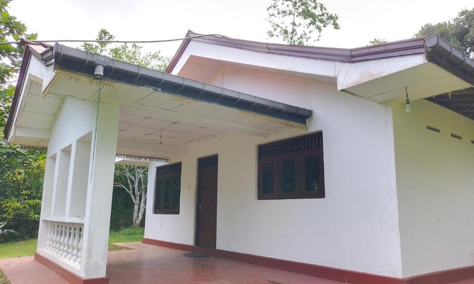 Kathaluwa Villa | Relaxed Stay at Gambeera Villa - Pet and Child Friendly