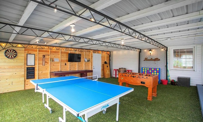 Madison House | Family-Friendly 4Bd Retreat with Hot Tub & Game Room