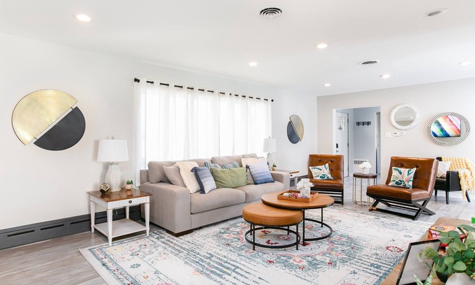 South Bend House | Family & Pet-Friendly Ranch Near ND Stadium, Rated 10/10