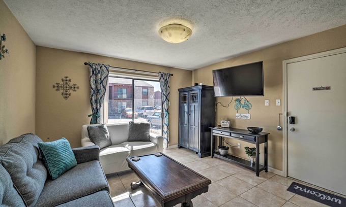 College Station Condo | Game Day Retreat: Pool Access & Proximity to Texas A&M