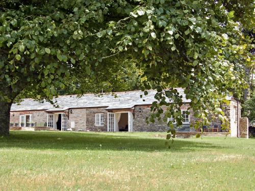 Bodmin House | Family-Friendly Game Larder Cottage with Pet Amenities