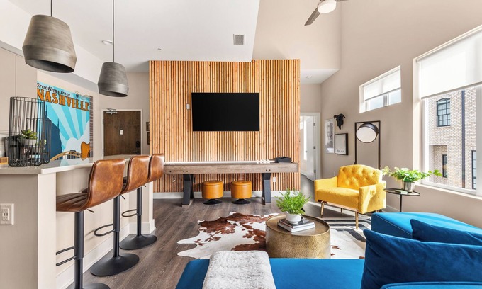 West End Apartment | Game Night Getaway - Minutes to DT FREE Parking