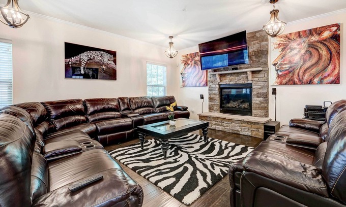 Washington House | Experience Downtown Washington with Game Room & Gym Access