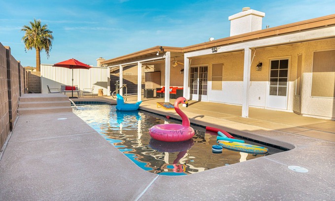 Yuma House | Relaxing Home in Yuma: Pool, Jacuzzi & Game Room Awaits