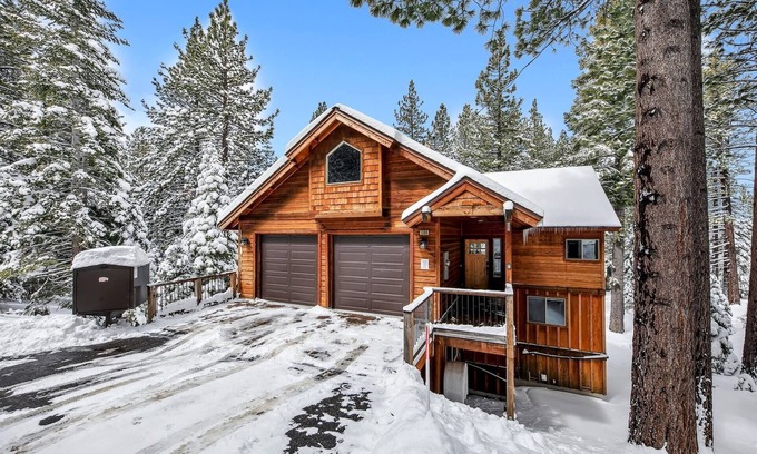 Pioneer Trail Cabin | Ideal Retreat with Game Room, Hot Tub & Lake Access