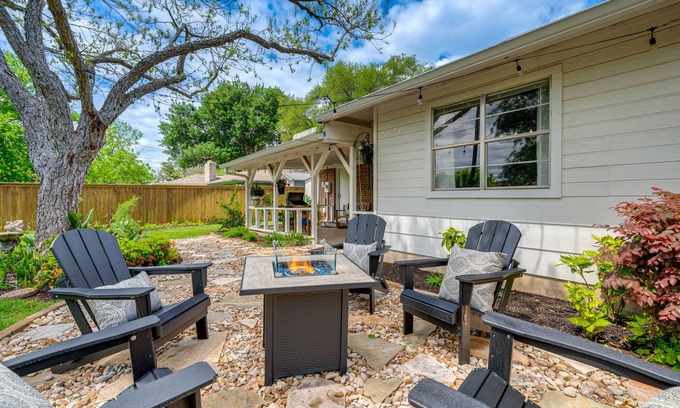 Egger Acres House | Pet-Friendly Round Rock Retreat Steps from Dell Diamond
