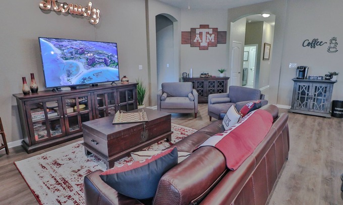 College Station House | Ideal Weekend Getaway Near Kyle Field and A&M University