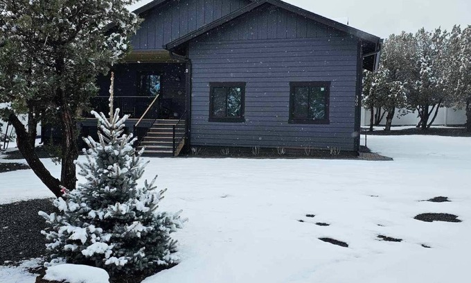 Show Low House | Explore Fun-Filled Hotel with GameRoom and Sports Fields