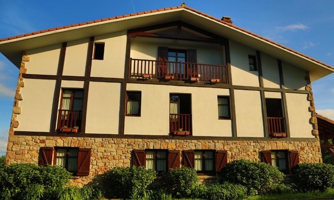 Barrika House | Guest Rated: Gane Landetxea with Family-Friendly Amenities