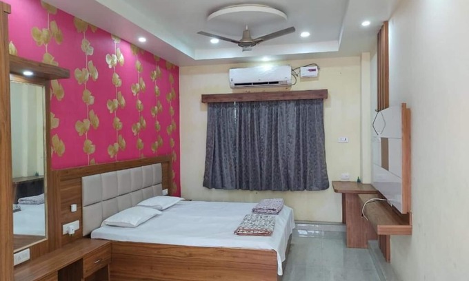 Varanasi Hotel | Child-Friendly Ganga Vatika Banquets & Guest House Retreat