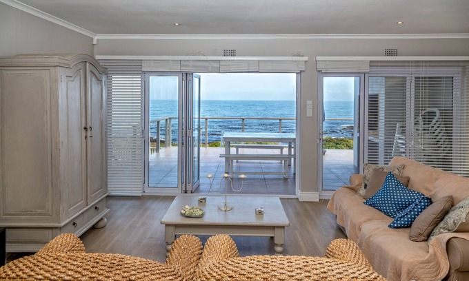 Gansbaai House | Gansbaai Seafront Holiday House: Perfect for Family Getaways