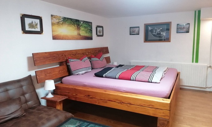 Gebsattel Apartment | Newly Renovated Apartment Near Rothenburg with Spa & Kitchen