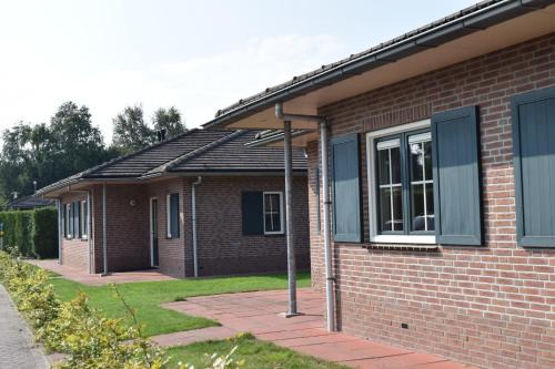 Voorthuizen Ski Chalet | Family-Friendly Ganzebeek Bungalow with Oceanfront Views
