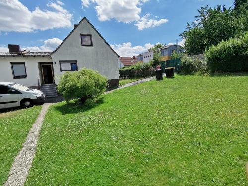 Kassel House | Ganzes Ferienhaus für 6 Personen in Kassel, so privat wie zu Hause ! inkl Gratis Parkplätze, WiFi, Smart TV, Top Lage