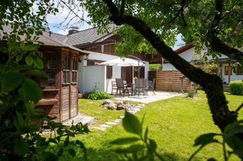 Unterwoessen House | Cozy Retreat with Garden and Private Sauna - Rated 9.3/10