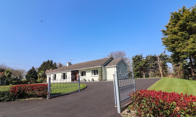 Ardnatrush Cottage | Family-Friendly GAP OF DUNLOE in Beaufort, County Kerry