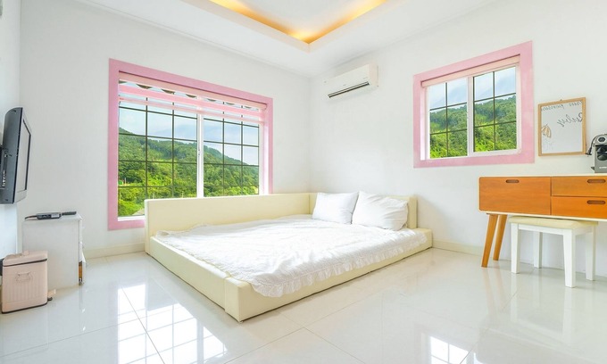 Sang House | Family-Friendly Gapyeong Citrine Pension with Kitchen Amenities