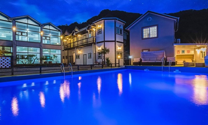 Gapyeong House | Relaxing Gapyeong Shiny Pension with Pool and Kitchen Access