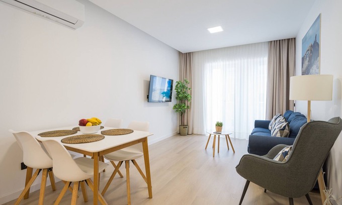 Las Palmas de Gran Canaria Ski Chalet | Relax at Garoe Green Bay with Oceanfront Views & Spa