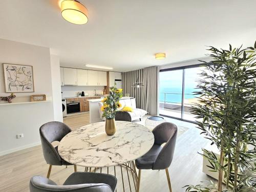 Canico Apartment | Garajau Palace Sea View II by Rentallido