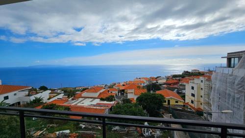 Canico Apartment | Family-Friendly Garajau Paradise Apartment with Pool Access