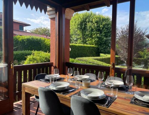 Soiano del Lago Apartment | Garda Golf Studio: Relax by the Ocean with Family-Focused Amenities