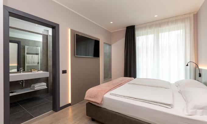 Riva del Garda Hotel | Experience Garda Life: Oceanfront Bliss with Top Amenities
