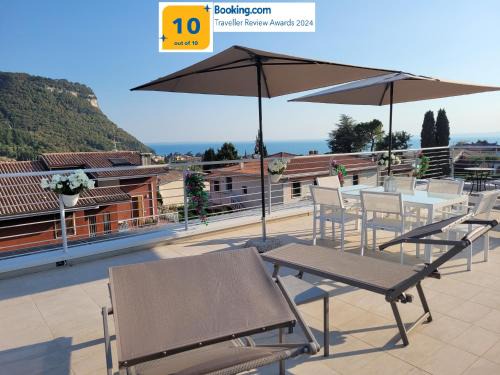 Garda Apartment | Stunning Garda View Apartment with Solarium and Hot Tub