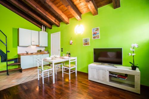 Desenzano del Garda City Centre Apartment | Pet-Friendly Gardappartamenti Carducci in City Centre