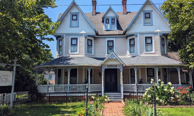 New Church Bed & Breakfast | Seaside Retreat at Garden and Sea Inn - Guest Rated 9.6