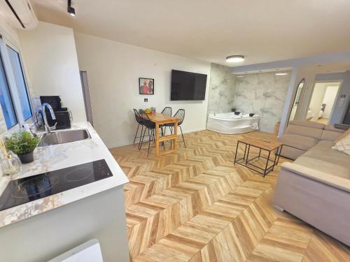 Eilat Apartment | Cozy Garden Apartment Steps from the Beach, Pet-Friendly